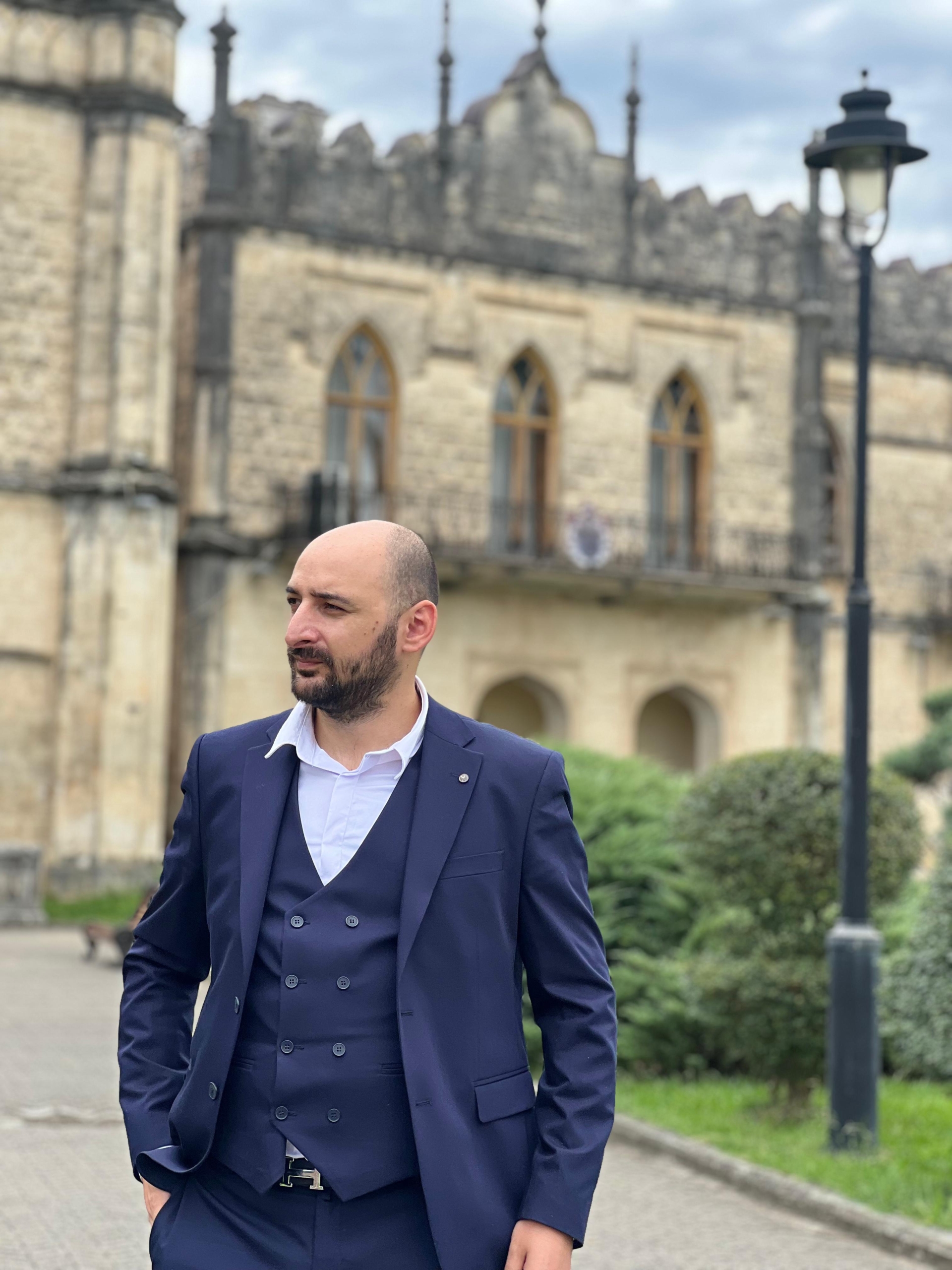 გიორგი ღარიბაშვილი წამყვანი